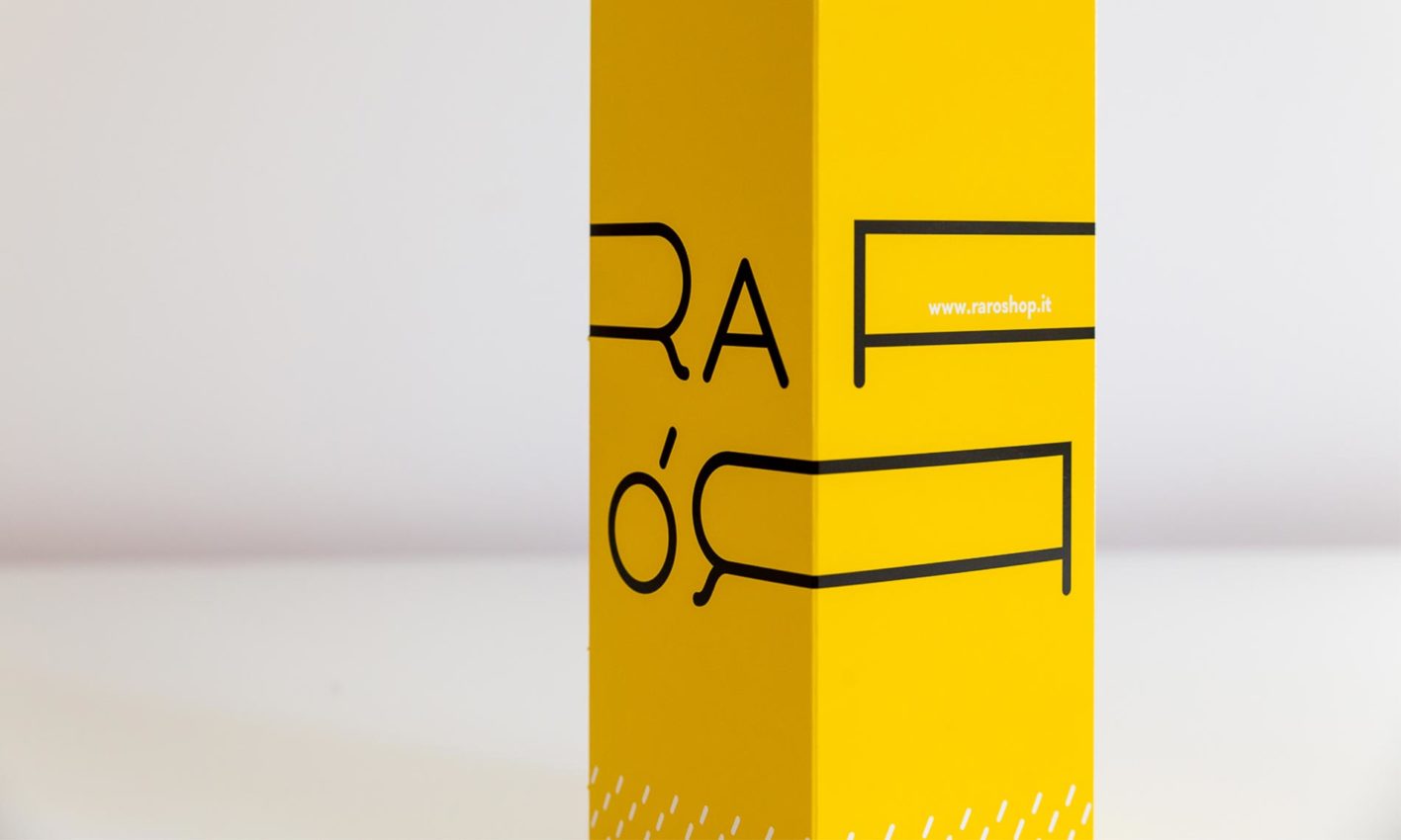 Sistema di identità visiva per Rarò. Studio: Identity Atlas graphic design: Laura Bortoloni, Andrea Verzola; anno: 2015